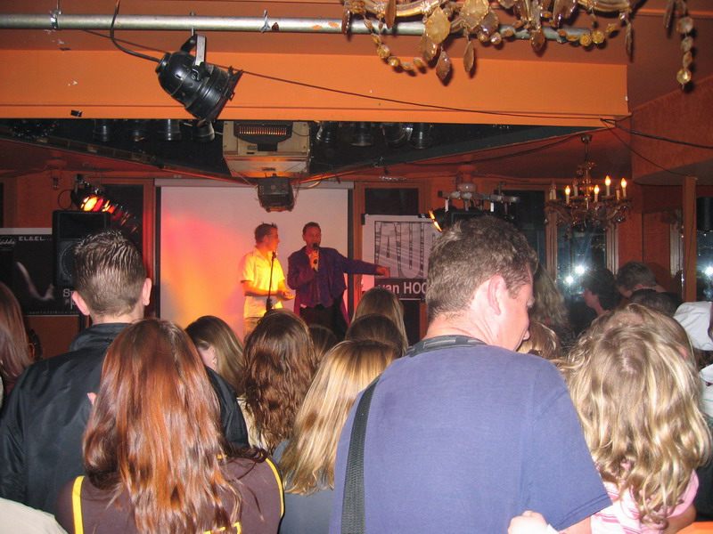 Leidols_09_(crowd).jpg